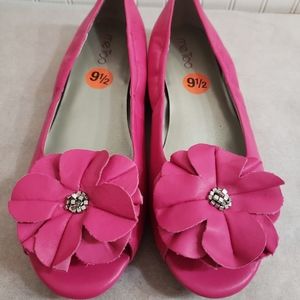 9 1/2 M Me Too Hot Pink Leather Flats